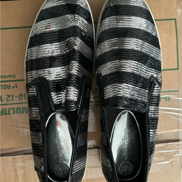 Black and Silver sequins Michael Kors boat shoes…. - Picture 3 of 4